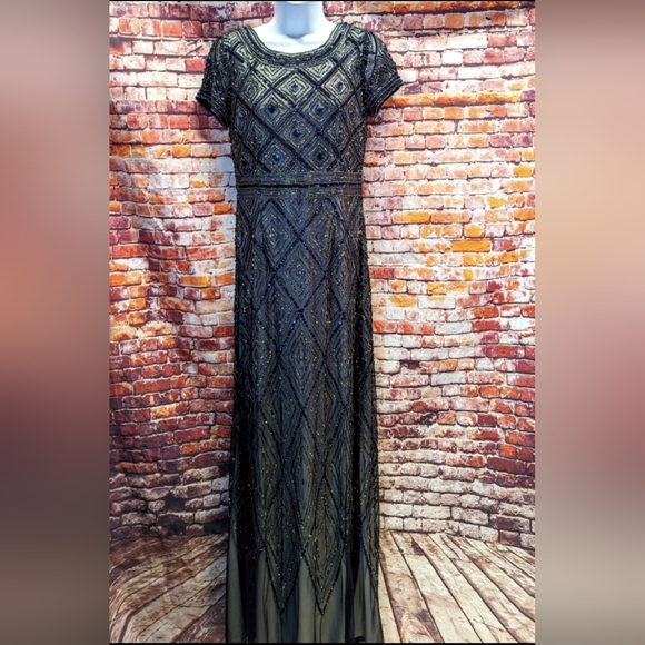 Adriana Papell Gown - Picture 12 of 15